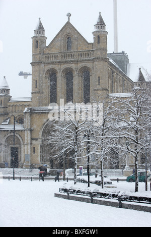 St Annes Belfast Cathedral an einem kalten verschneiten Winter Tag Belfast Nordirland Stockfoto