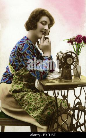 Personen, Frauen, Frau mit Nähmaschine, Frankreich, um 1929, Zusatzrechte-Clearences-nicht vorhanden Stockfoto