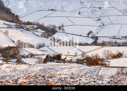 Wintersonne leuchtet den Schnee im Rosedale Stockfoto