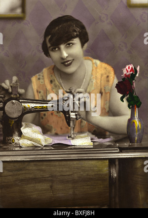 Personen, Frauen, Frau mit Nähmaschine, Frankreich, 1927, Zusatzrechte-Clearences-nicht vorhanden Stockfoto