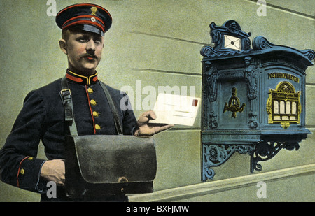 Post, Post, Postbote, Briefkasten, Deutschland, farbige Ansichtskarte, 1916, 1910er, 10er, 20. Jahrhundert, historisch, historisch, Uniform, Uniformen, Briefträger in der Hand, Briefkasten, Briefkasten, Briefkasten, Briefkasten, Säulenkasten, blau bis 1934, Reichspost, Reich, Umhängetasche, Umhängetaschen, liefern, liefern, geliefert, Briefmonopol, Menschen, Nostalgie, Zusatzrechte-Clearences-nicht vorhanden Stockfoto