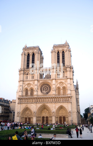 Notre-Dame de Paris Nɔtʁə dam Marsfeld paʁi Stockfoto