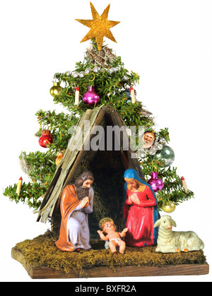 Weihnachten, Krippe mit Weihnachtsbaum, 20. Jahrhundert, historisch, Krippe, Krippe, Krippe, crèche, Krippen, Krippe, Krippe, crèches, Jesuskind, Gotteskind, Maria, Joseph, Betlehem, Weihnachtsgeschichte, Krippe, Krippe, Tradition, Traditionen, Tannenbaum, Tannenbäume, Schneiden, Ausschneiden, Ausschneiden, Ausschneiden, Menschen, Nostalgie, zusätzliche-Rechte-Clearences-nicht verfügbar Stockfoto