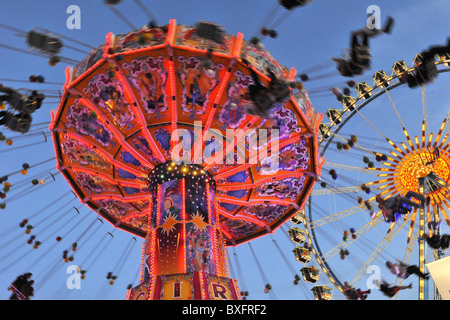 Festlichkeiten, Jahrmarkt, Volksfest, Oktoberfest München, Flugzeug, Deutschland, 3.10.2010, zusätzliche-Rechte-Clearenzen-nicht verfügbar Stockfoto
