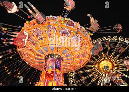 Festlichkeiten, Jahrmarkt, Volksfest, Oktoberfest München, Flugzeug, Deutschland, 3.10.2010, zusätzliche-Rechte-Clearenzen-nicht verfügbar Stockfoto