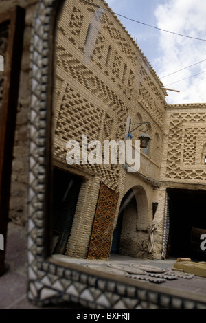 Komplizierte Mauerwerk im 14. Jahrhundert Ouled El-Hadef (Altstadt) von der Sahara Wüste-Oase Stadt von Tozeur - Tunisa. Stockfoto