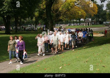 Alzheimer Speicher zu Fuß. Zu Fuß zum Ende Alzheimer. Old River Park, Dayton, Ohio, USA. Stockfoto