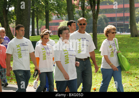 Alzheimer Speicher zu Fuß. Zu Fuß zum Ende Alzheimer. Old River Park, Dayton, Ohio, USA. Stockfoto