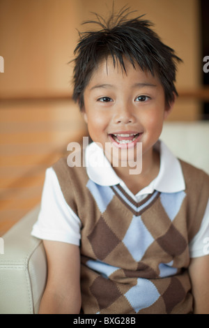 Lächelnde junge Mischlinge Stockfoto