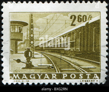 Ungarn - ca. 1963: Eine Briefmarke gedruckt in Ungarn zeigt Personenzug, ca. 1963 Stockfoto