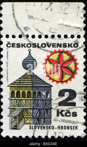 Tschechoslowakei - CIRCA 1982: Eine Briefmarke gedruckt in Tschechoslowakei zeigt Holzkirche von 1726 in Hronsek, Slowakei, ca. 1982 Stockfoto