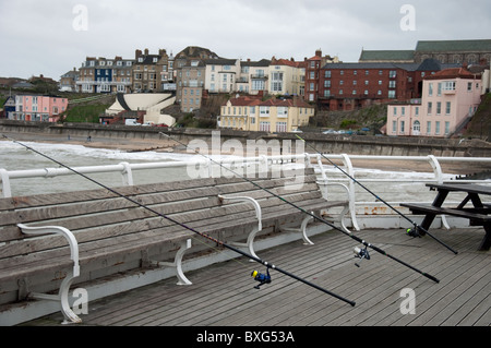 Meeresangeln auf Cromer Pier Stockfoto