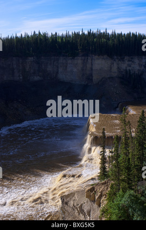 Louise Falls, Twin Falls Gorge Territorial Park, Nordwest-Territorien, Kanada. Stockfoto