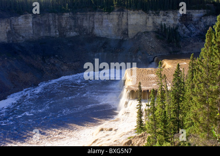 Louise Falls, Twin Falls Gorge Territorial Park, Nordwest-Territorien, Kanada. Stockfoto