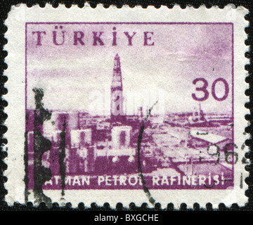 Türkei - ca. 1963: Eine Briefmarke gedruckt in der Türkei zeigt Atman Oil Refinery, ca. 1963 Stockfoto