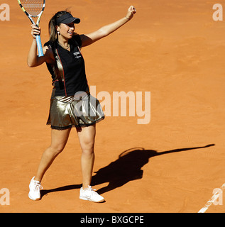 Aravane Rezai (FRA) in Aktion gegen Venus Williams bei der Frauen WTA Einzel Finale Stockfoto