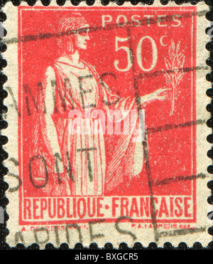 Frankreich - ca. 1955: Eine Briefmarke gedruckt in Frankreich zeigt Frau mit einem Lorbeerzweig, Serie, ca. 1955 Stockfoto