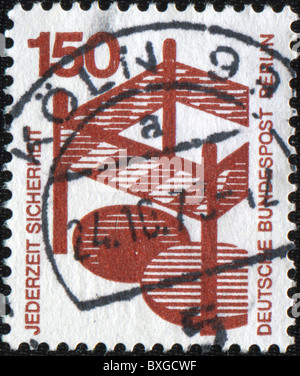 Deutschland - CIRCA 1971: Eine Briefmarke gedruckt in Deutschland zu Ehren Arbeitsschutz -Fechten die offene Luke nun, ca. 1971 Stockfoto