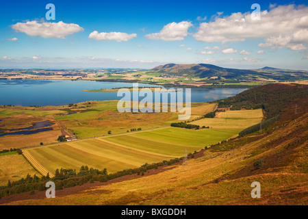 Loch Leven, Bischof Hill und die Lomond Hügel von Benarty Hill Stockfoto