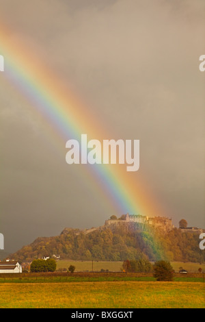 Regenbogen über Stirling Castle Stockfoto