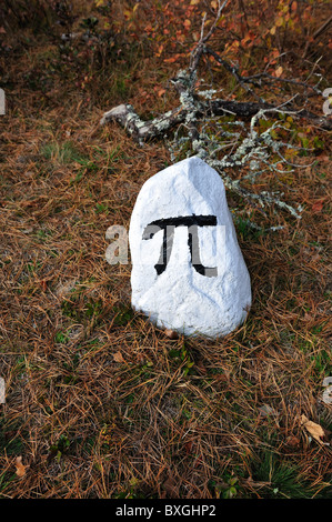 PI Symbol Mile Marker auf Milestone Road, Nantucket, Massachusetts, USA. Das Pi Zeichen Meilenstein Meile 3.14 Stockfoto