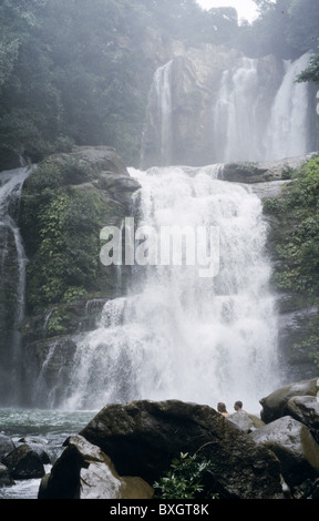 Costa Rica, Wasserfall Nauyaca Bei Dominical, Touristen, Touristen Wasserfall Stockfoto