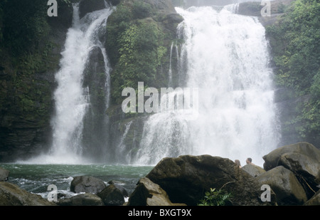 Costa Rica, Wasserfall Nauyaca Bei Dominical, Touristen, Touristen Wasserfall Stockfoto