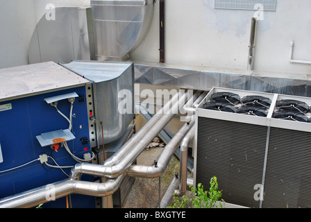 Sanitär-Heizung und Kühlung Rohre für den Bau moderner Lufteinlass Stockfoto