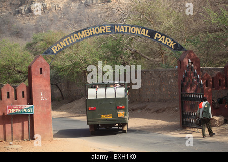 Eingang, Ranthambhore National Park, Rajasthan, Indien, Asien Stockfoto