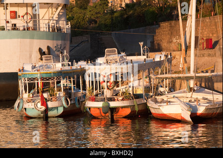 Ägypten, Aswan. Feluke Segeln auf dem Nil bei Assuan. Stockfoto