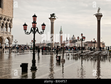 San Marco Platz überschwemmt von "Acqua Alta", Venedig, Italien, Europa Stockfoto