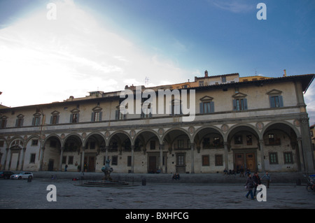 Piazza della SS Annunziata mit Spedale Degli Innocenti außen Florenz (Firenze) Tuscany Italien Mitteleuropa Stockfoto