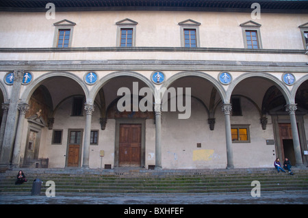 Piazza della SS Annunziata mit Spedale Degli Innocenti außen Florenz (Firenze) Tuscany Italien Mitteleuropa Stockfoto