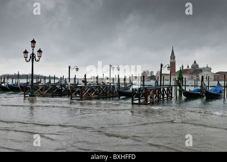 San Marco Platz überschwemmt von "Acqua Alta", Venedig, Italien, Europa Stockfoto