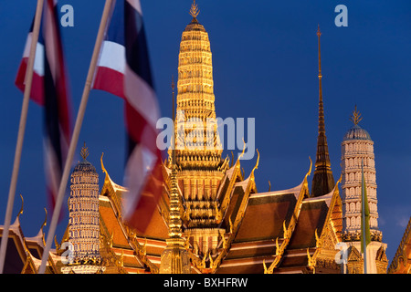 Dämmerung, Grand Palace und Wat Phra Kaeo, Bangkok, Thailand Stockfoto