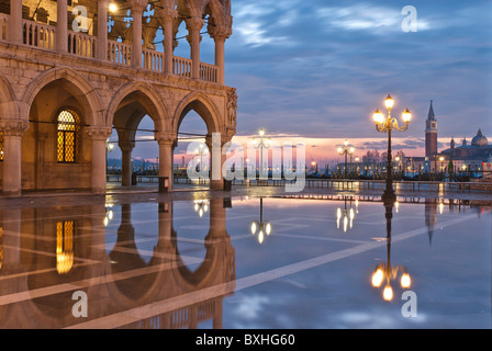 San Marco Platz überschwemmt von "Acqua Alta", Venedig, Italien, Europa Stockfoto