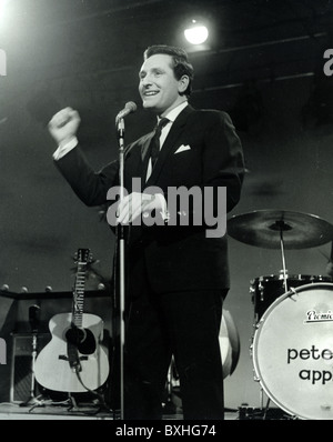 LONNIE DONEGAN (1931 – 2002) schottische Skiffle-Musiker im April 1962 Stockfoto