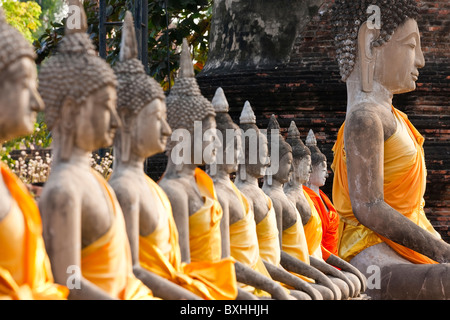 Linie des Buddhas, Wat Yai Chai Mongkol, Ayutthaya, Thailand Stockfoto