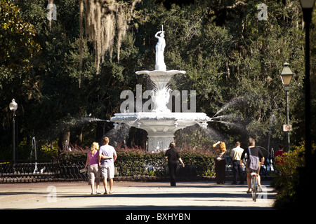 Brunnen im historischen Forsyth Park in Savannah, Georgia, USA. Stockfoto