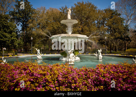 Brunnen im historischen Forsyth Park in Savannah, Georgia, USA. Stockfoto