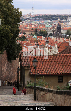 Prager Skyline Stadtbild von den Stufen, die zur Prager Burg führen, Prag, Tschechische Republik Stockfoto
