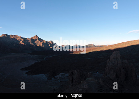 Blick auf die Llano de Ucanca von Roques de Garcia in der Las Canadas del Teide National Park in den frühen Morgenstunden. Stockfoto