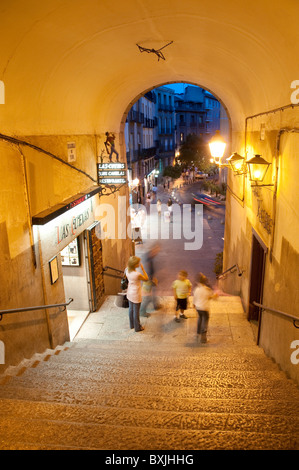 Arco de Cuchilleros, Nachtansicht. Madrid, Spanien. Stockfoto