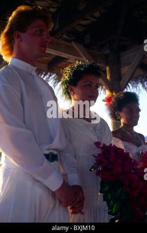 Strand Hochzeit Braut Bräutigam heiraten Stockfoto