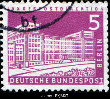 Deutschland-ca. 1970er Jahre: Briefmarke gedruckt in Deutschland zeigt Berlin, Central Post Office, ca. 1970er Jahre Stockfoto