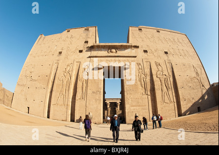 Edfu, Ägypten. Der Tempel des Horus in Edfu. Stockfoto