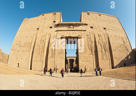 Edfu, Ägypten. Der Tempel des Horus in Edfu. Stockfoto