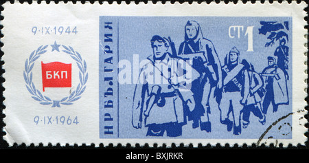 Bulgarien - CIRCA 1964: eine Briefmarke gedruckt in Bulgarien zeigt bulgarische Partisanen während des zweiten Weltkrieges, ca. 1964 Stockfoto