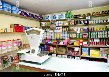 Clerke, einem kleinen traditionellen Lebensmittelgeschäft in Skibbereen, County Cork, Irland Stockfoto