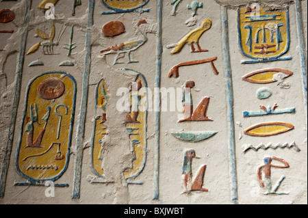 Ägypten, Luxor. Ägyptische Hieroglyphen am Grab des tutanchamun-Tals der Könige Luxor. Stockfoto